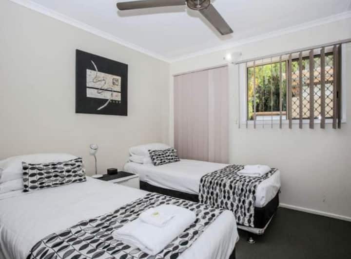 Tercer dormitorio con dos camas individuales.