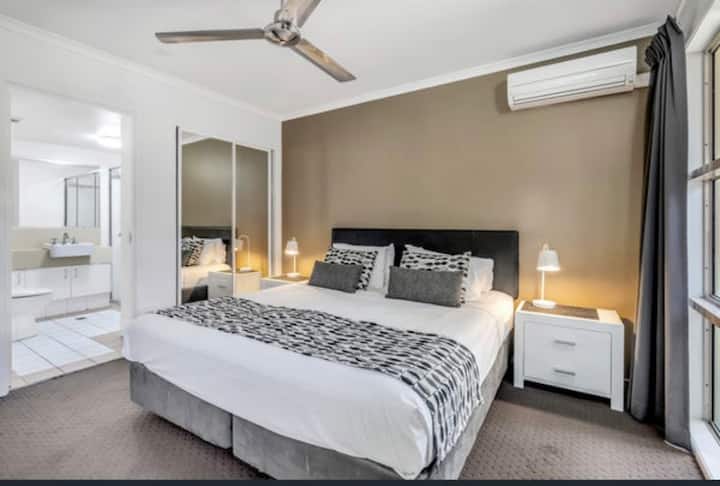 Habitación principal con baño privado