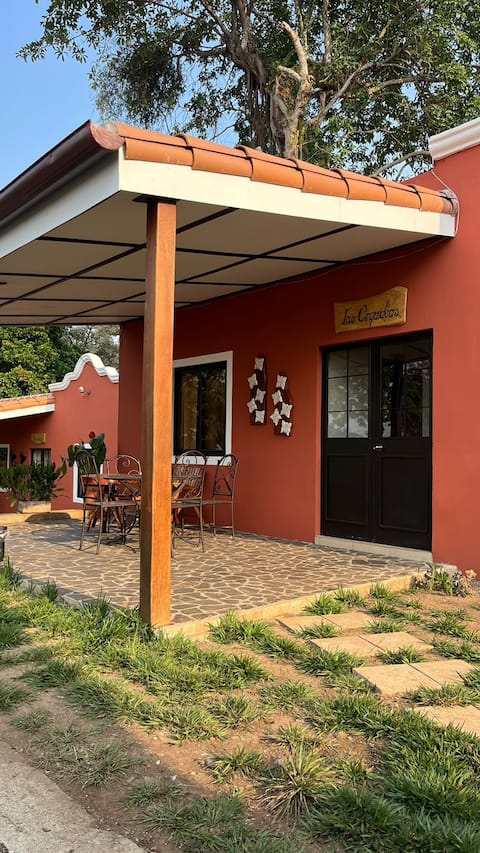 Las Orquídeas Cabin