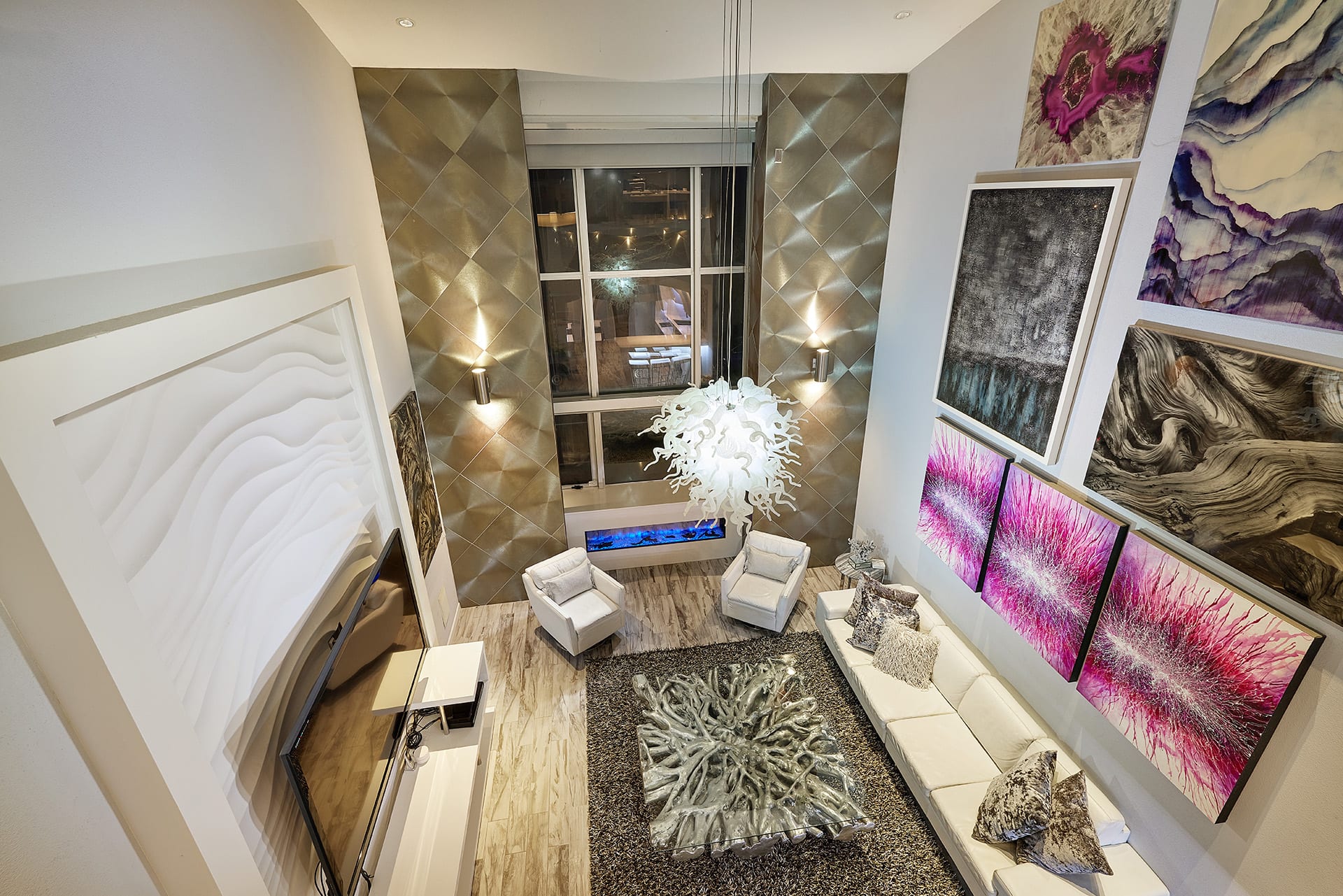 Designer Downtown Home | Sleeps 10