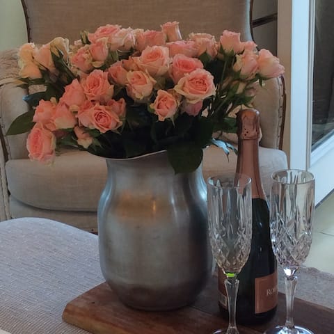 Popular Airbnb listing: Splendid luxury cabin in horse ranch. Stunning in Topanga