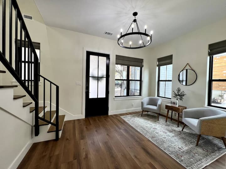 Scenic Modern Farmhouse On Lake Marble Falls - Marble Falls, TX