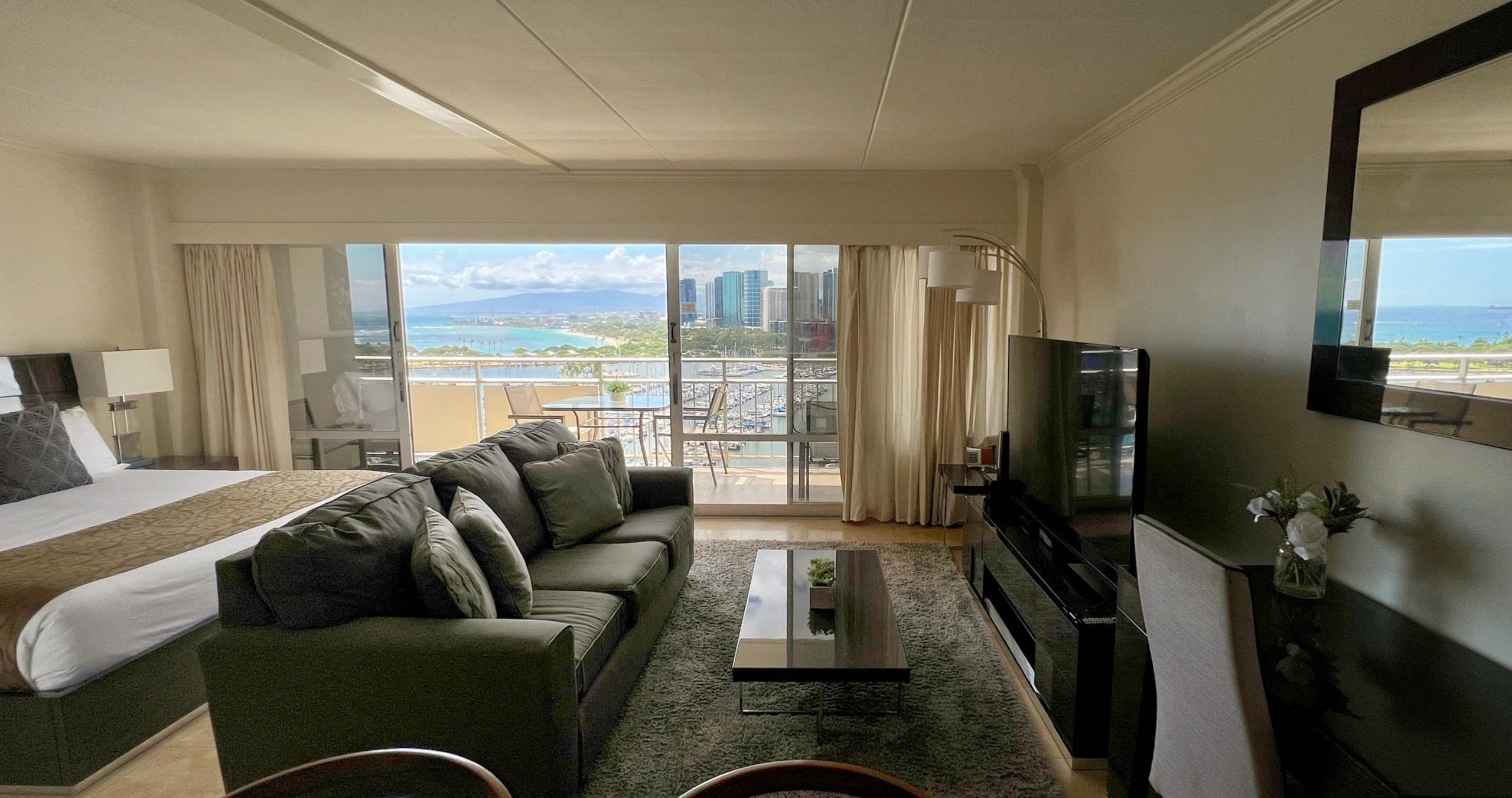 Condo in Honolulu · ★5.0 · 1 bedroom · 2 beds · 1 private bath - Image 5