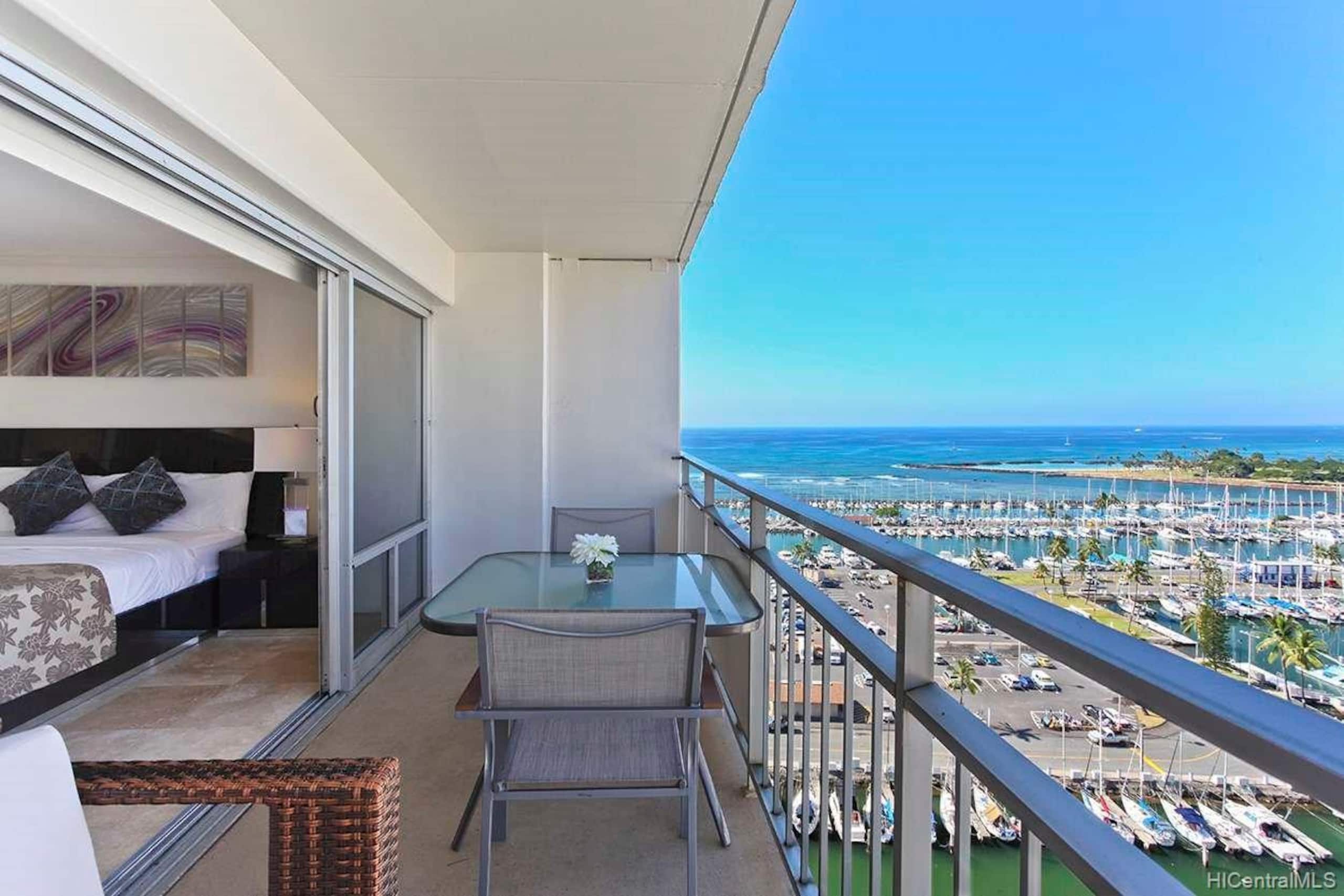 Condo in Honolulu · ★5.0 · 1 bedroom · 2 beds · 1 private bath - Image 2