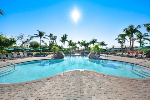 Golf Condo @ Lely | Free Rounds | Pool + Spa