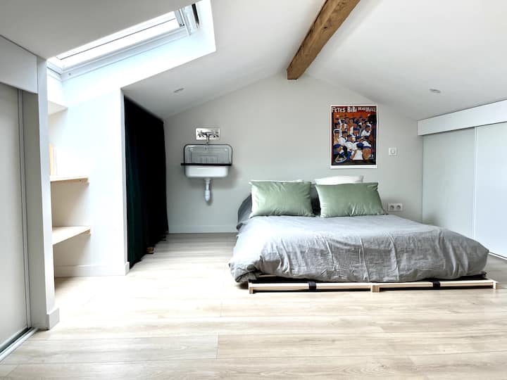 Mezzanine cama doble 140
Acceso gracias a una escalera que se despliega para una subida agradable 