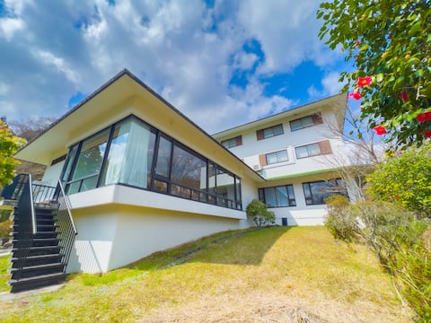Limited to 1 group per day.
Hakone's Hidden Villa for Rent