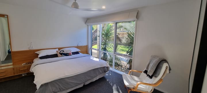 Chambre principale. La chambre peut accueillir le lit divisé en lits simples.