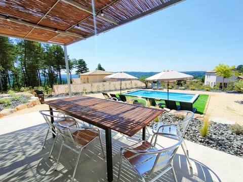 Beautiful 5-star air-conditioned villa with heated pool