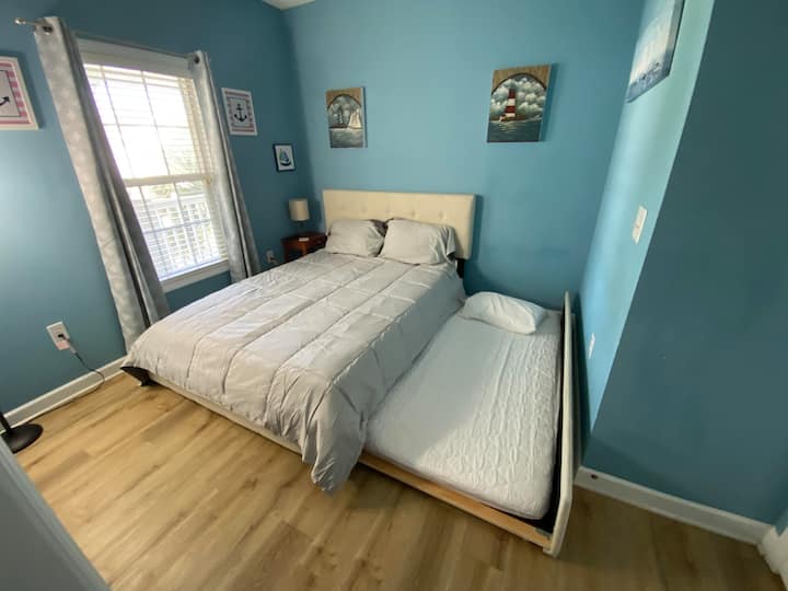 Queen bed with pull out trundle (twin)