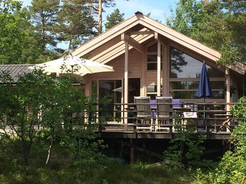 Cottage with sea view, 3min to beach & rocks