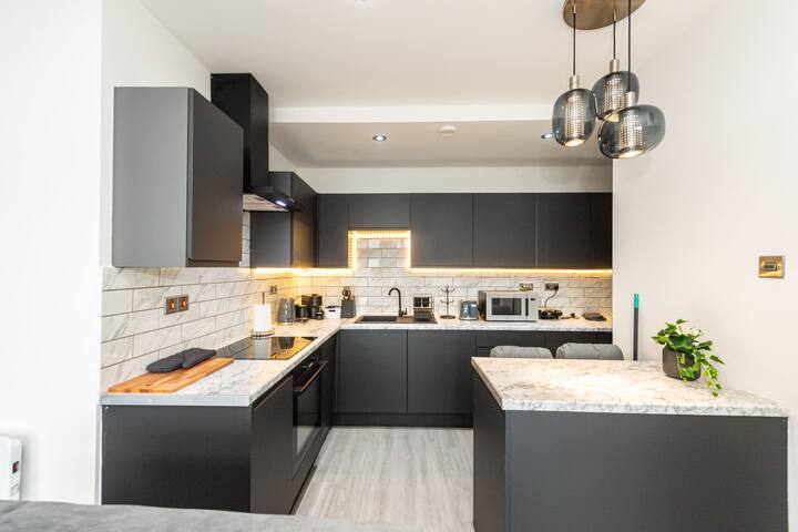 *Superb Location* 20th Floor Apt gallery image 3