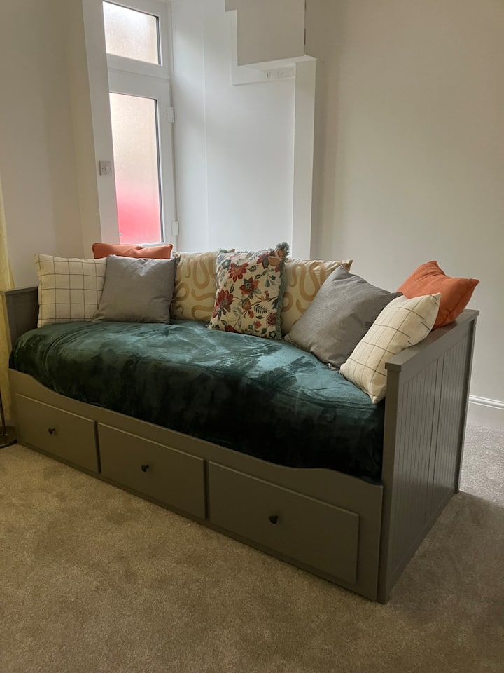 Clean Tidy
New Beds
Sleeps 4/6
Whole House - Portsmouth