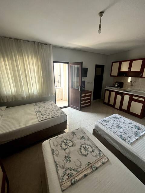 Unit for up to 4 guests, clean great location