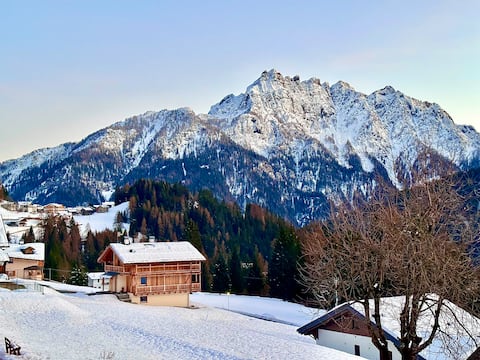 Apartment with Mountain View