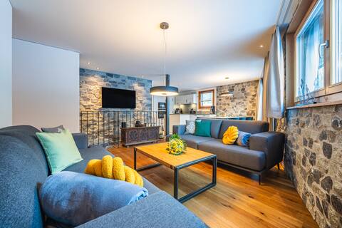 Exclusive 5.5-room oasis with outdoor hot tub