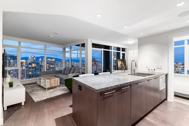 Beautiful Place With Water and Mountain Views