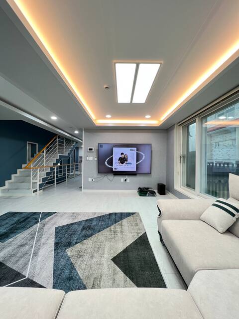 Ultra Luxury Pension # Screen Golf # Karaoke # Outdoor Barbecue # Movie Theater # Ping Pong Room # C
