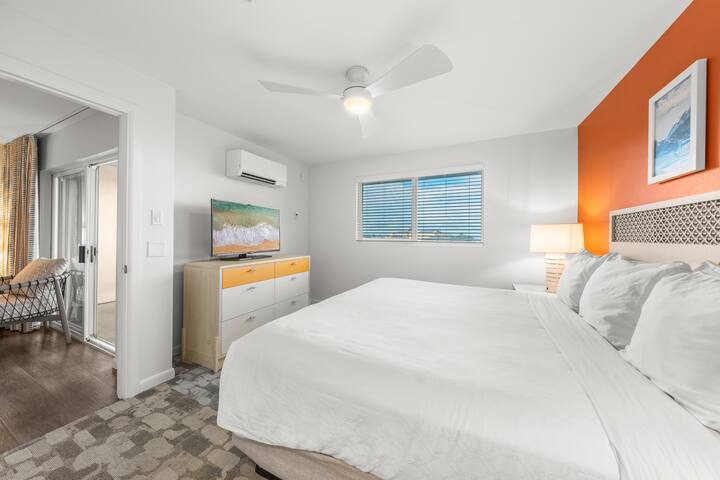 2BR ¼ mi to Kam 1 Beach, Pool, Hot Tub, Gym, BBQ gallery image 3