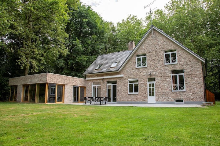 Spacious, luxurious house in the heart of nature