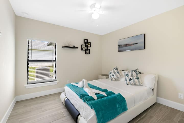 غرفة النوم 2 | غرفة فسيحة بسرير كبير