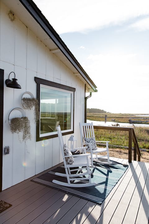 Luxe Beach Cottage | Lighthouse to Mountain Views