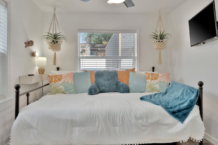 მე-3 საძინებელი. Trundle საწოლი გარდაიქმნება Queen და სრული საწოლი.