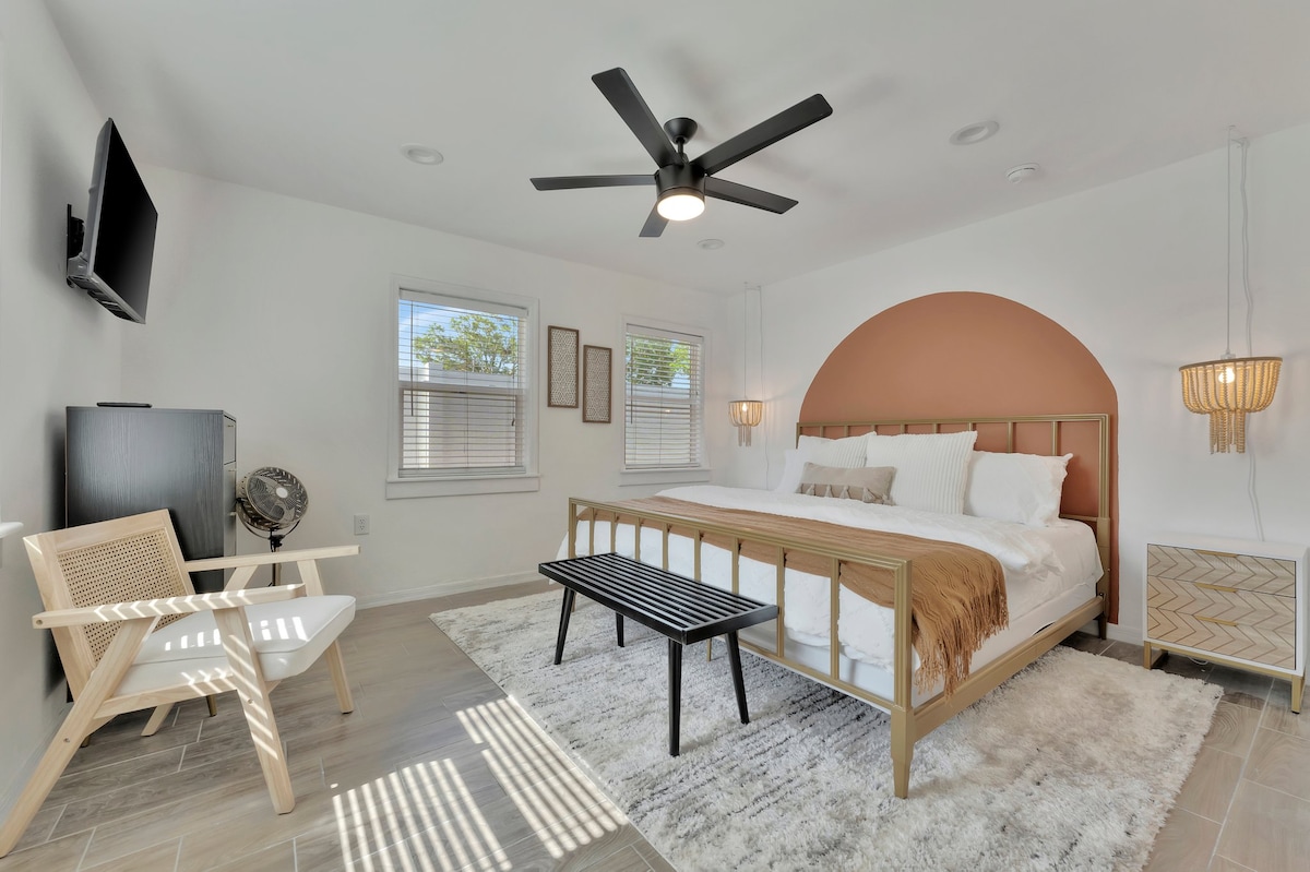 Chumba cha kulala cha msingi, Kitanda cha King.