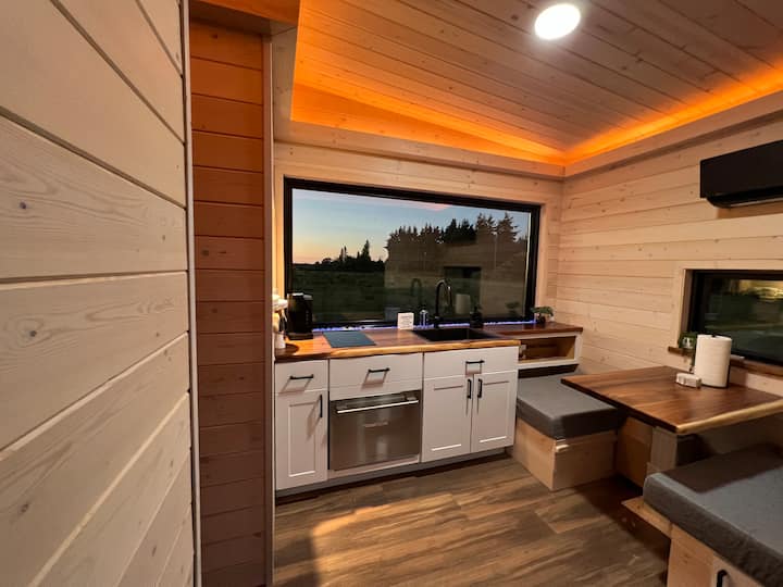 Luxury Tiny Home Mountain View! - Sequim, WA