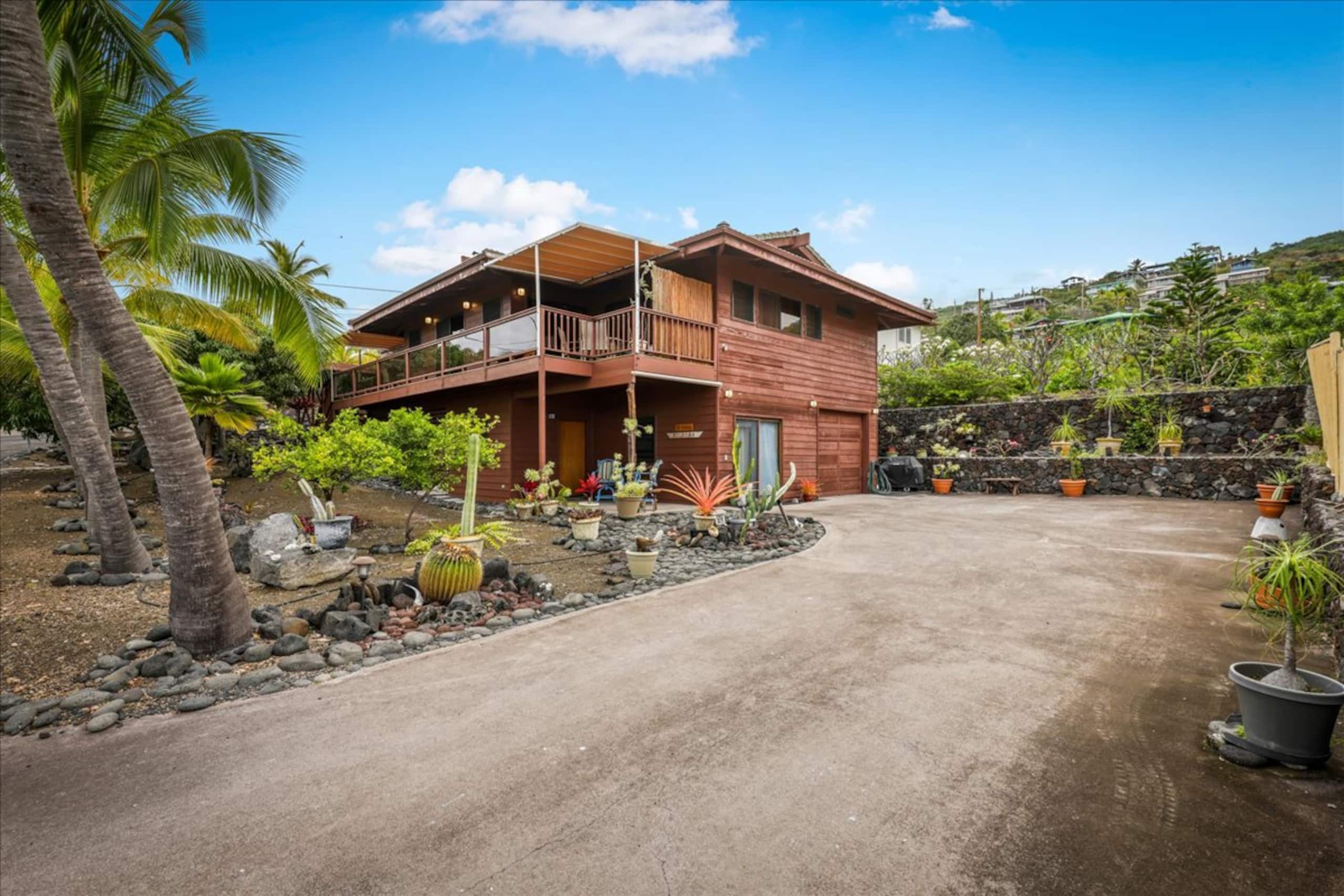 Romantic Tropical Retreat, 150 yds from the Ocean - Main photo