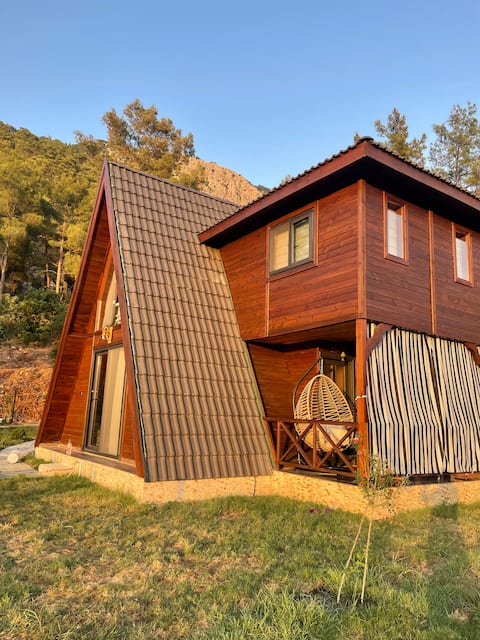 Honeymoon Bungalow with Luxury Jacuzzi in Nature