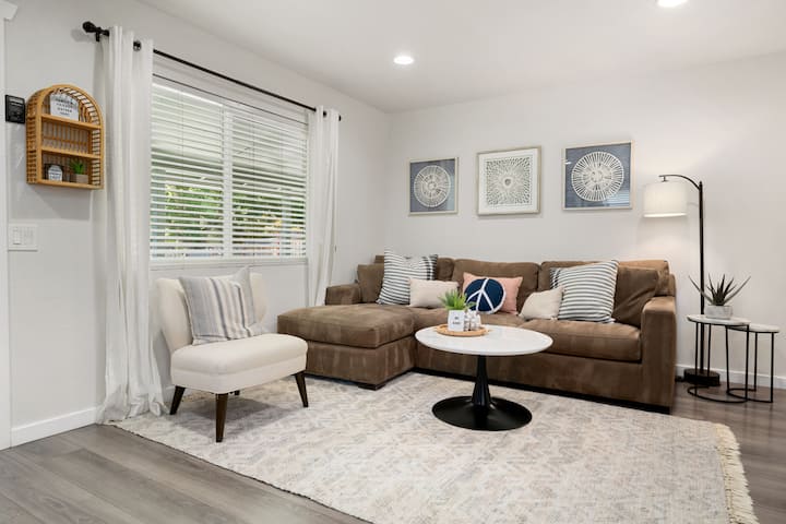 Charming 2-bedroom Cottage In The Heart Of Loomis - Rocklin, CA