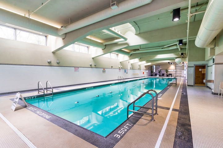 Modern, Comfortable, & Central Apt in Downtown Van gallery image 3