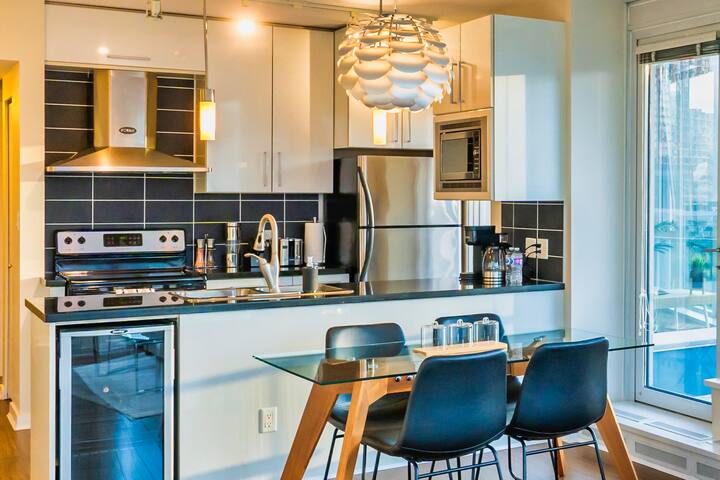 Modern, Comfortable, & Central Apt in Downtown Van gallery image 5