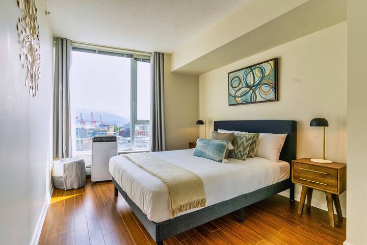 Modern, Comfortable, & Central Apt in Downtown Van gallery image 4