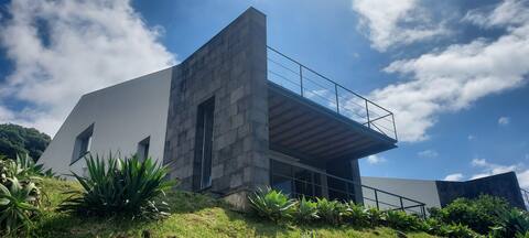 Moura Villa, Caloura