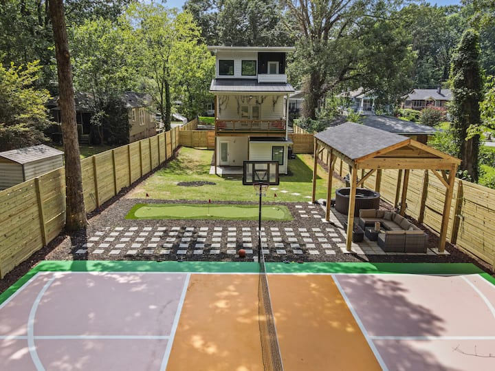 Retreat w/ hot tub, Basketball, Pickleball & Golf Houses for Rent in