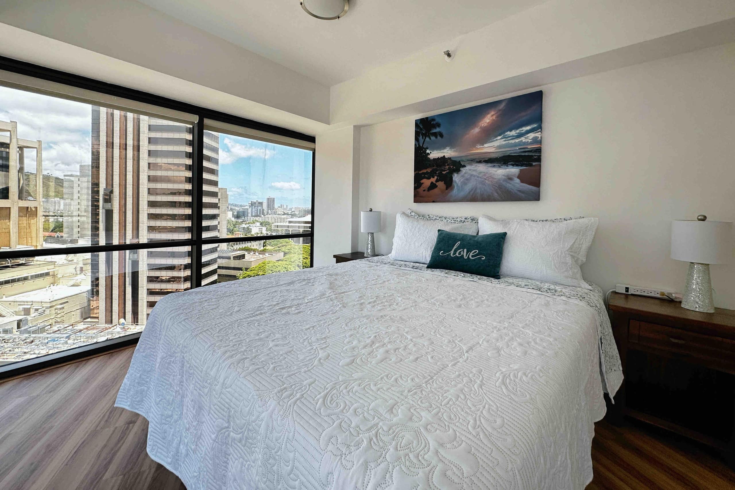 Condo in Honolulu · ★4.65 · 2 bedrooms · 4 beds · 1 bath - Image 1