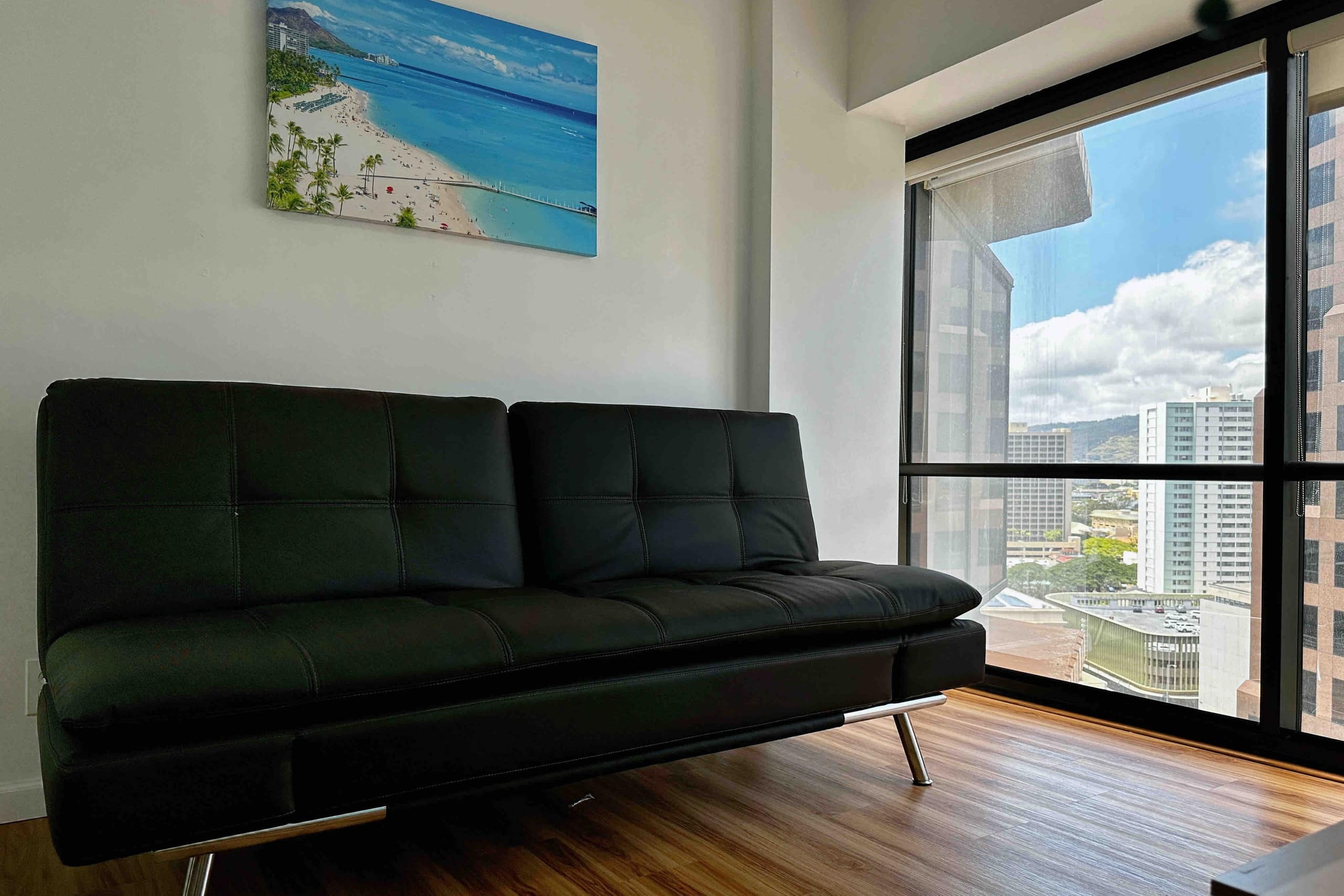 Condo in Honolulu · ★4.65 · 2 bedrooms · 4 beds · 1 bath - Image 5