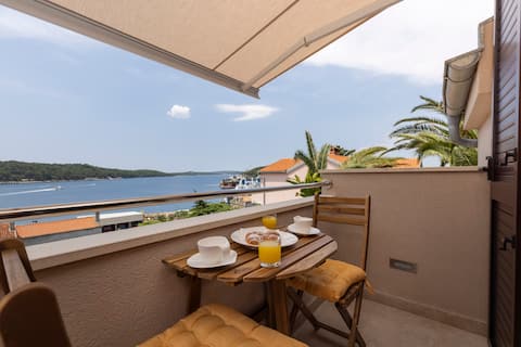 Popular Airbnb listing: Easy in Mali Lošinj