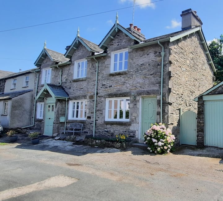 Ashwood Cottage. The Lakes. - Grange-over-Sands