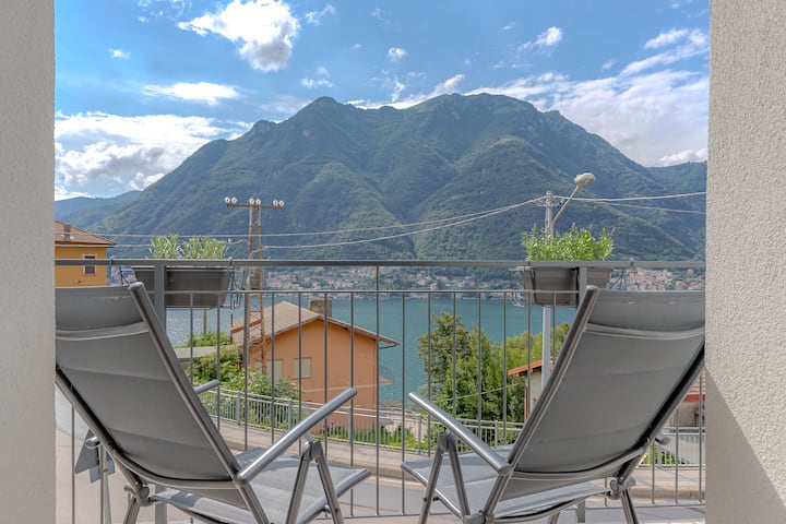 CASA MELAS: Garage, Lake View, Air Conditioning