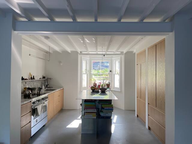 Peaceful family home in London Fields gallery image 2