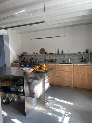 Peaceful family home in London Fields gallery image 3