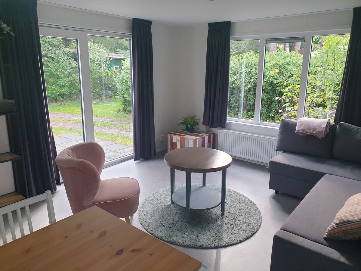 Top Airbnb: Well-maintained and neat chalet in the Veluwe. in Verspreide Huizen Zuiderzeeland Nunspeet