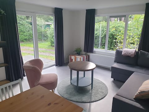 Top Airbnb: Well-maintained and neat chalet in the Veluwe. in Verspreide Huizen Zuiderzeeland Nunspeet