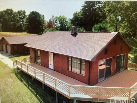 Byers Lake Lodge in the Big Island Lake Wilderness