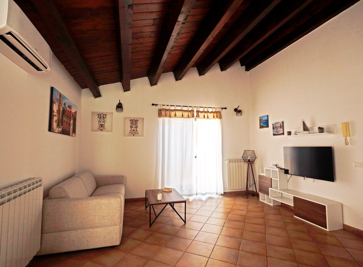 Popular Airbnb listing: Historic centre apartment Ballarò in Palermo