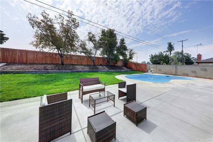 Downey Pool Casa gallery image 5