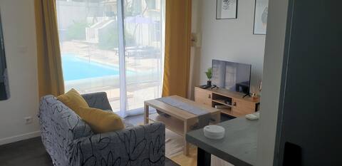 Airbnb performant: Independent studio on property with pool à Nîmes